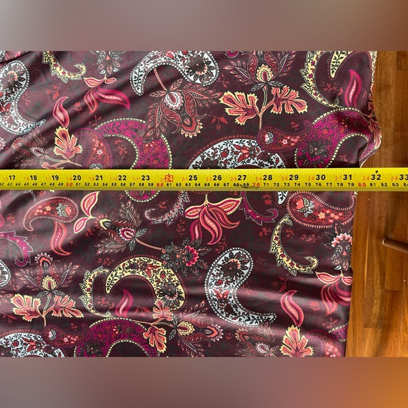 NWOT Gorgeous 100% polyester skirt - Picture 4 of 9